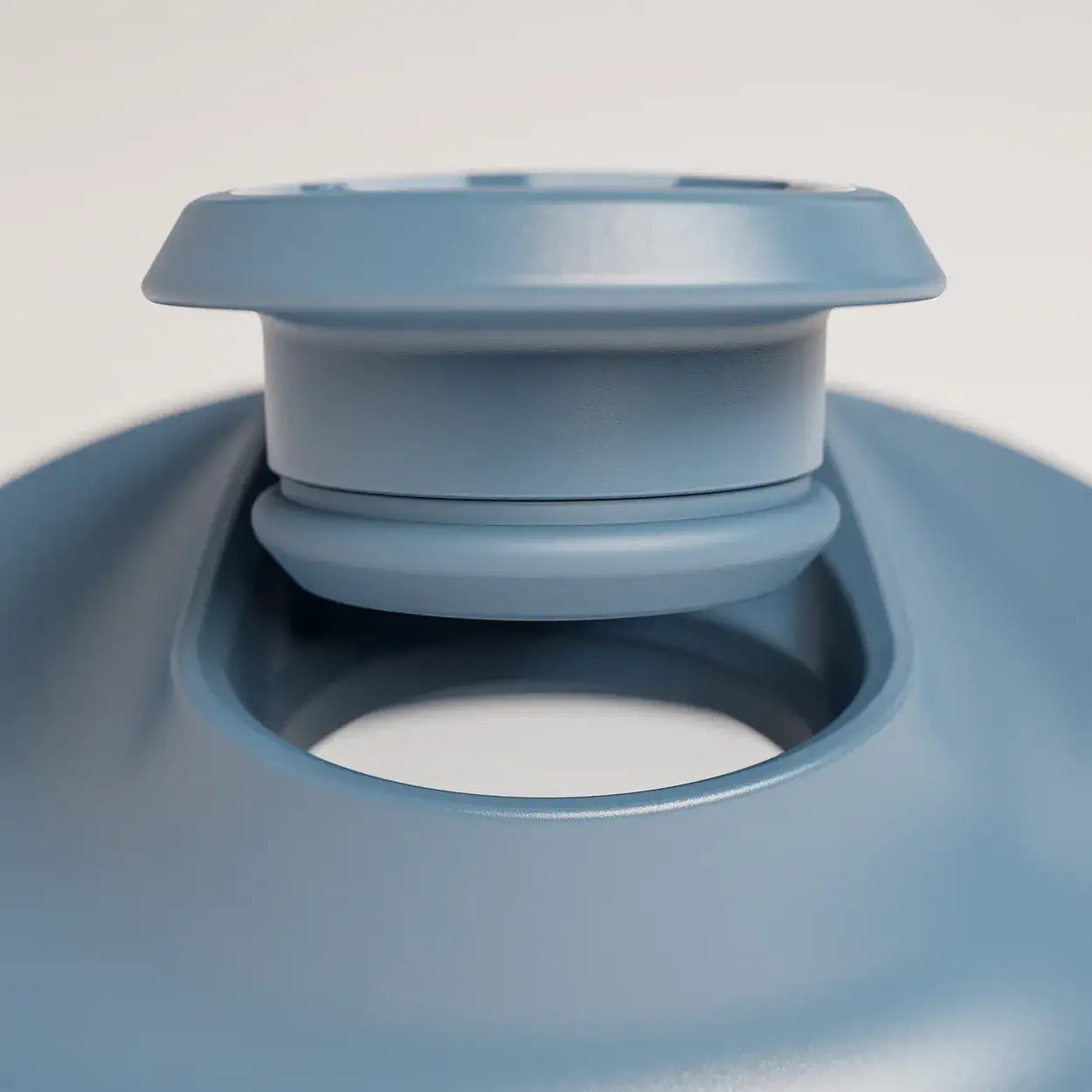 intelligent-cordless-portable-blender-x8 ICB_bottleAssembly_midnightBlue_2_2_MPCloop_edit.webp