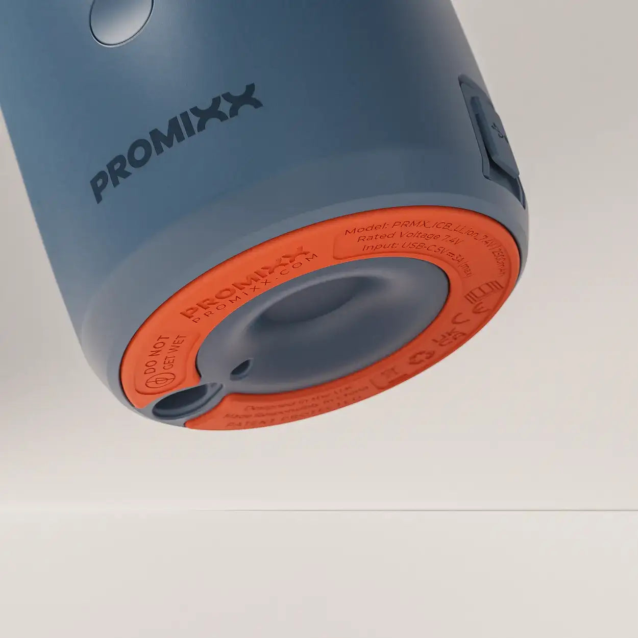 intelligent-cordless-portable-blender-h4 ICB_fullAssembly_midnightBlue_3_3_baseFoot_edit.webp