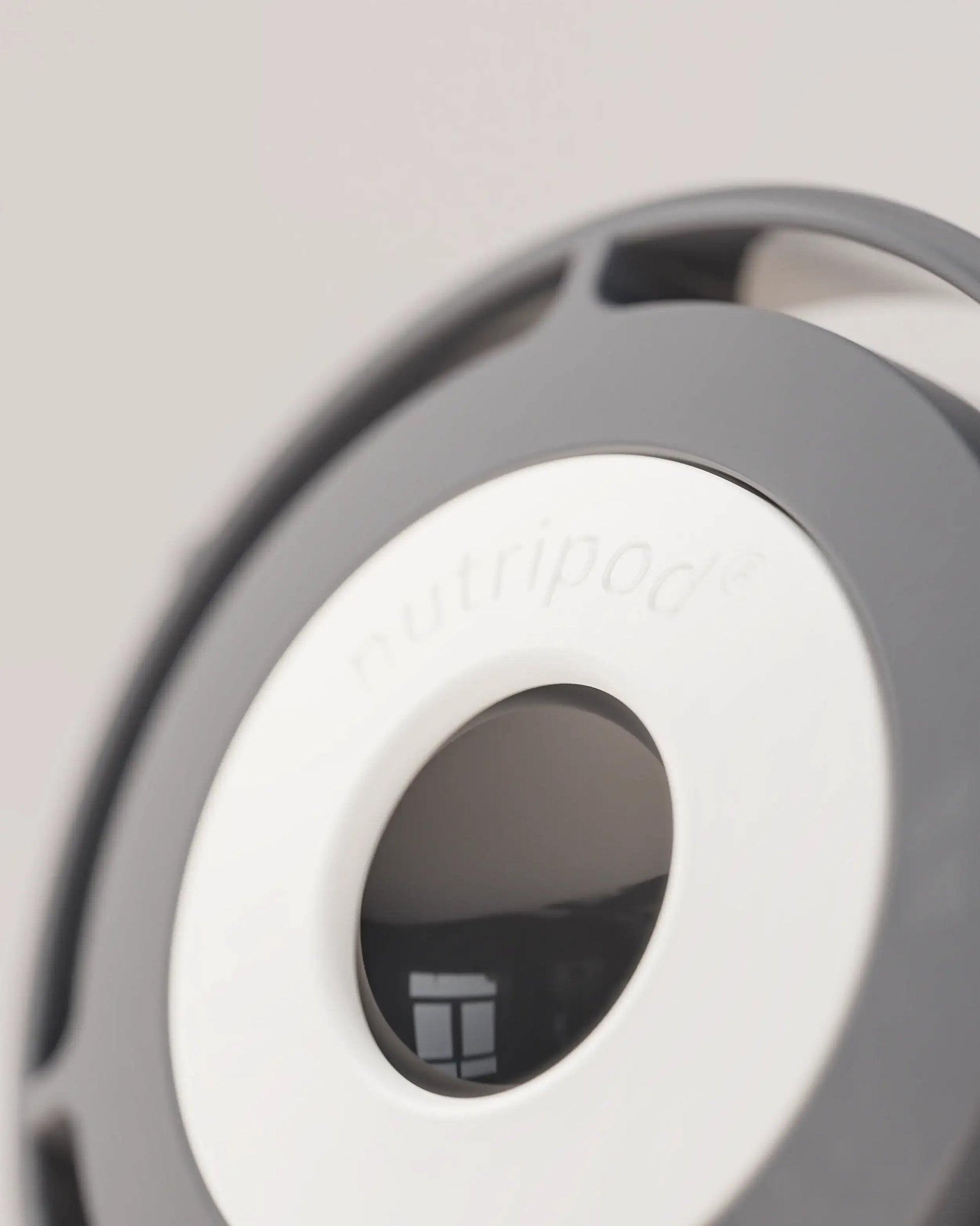 stainless-steel-electric-shaker-bottle-s0 VM_LiPo_3.5-700_v1_stainlessSteel_4x5_4_3_nutripod_EDIT.png